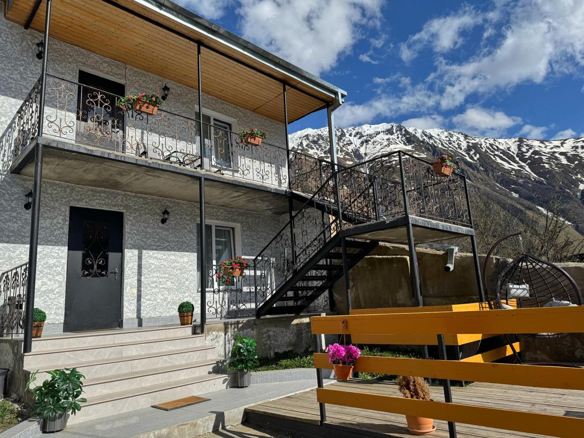Guesthouse Elia Kazbegi Extérieur photo